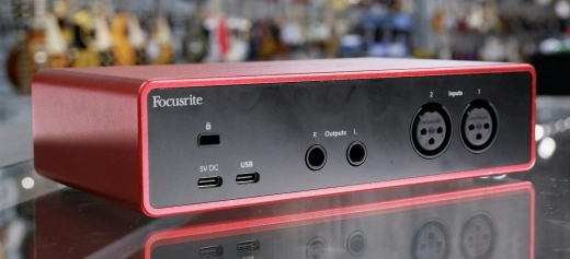 Focusrite - SCARLETT2I2MK4 3